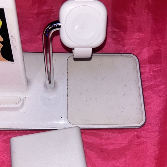 iPhone 3 n 1 Wireless charging pad 2 flats pads and watch 2 usb on back - Picture 2 of 7